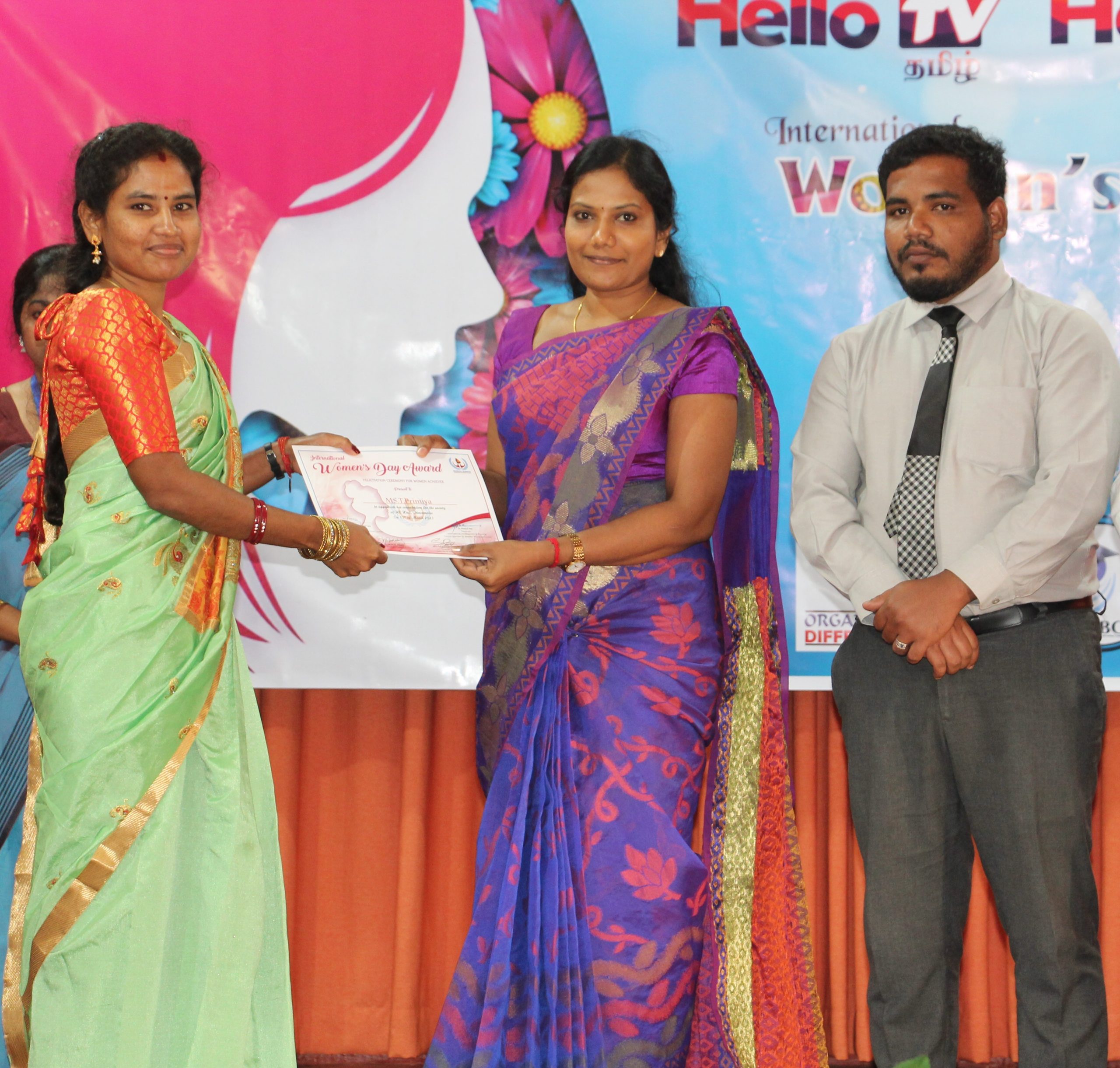 பல்துறை ஆளுமையுள்ள 100 பெண்களுக்கு கௌரவம்!