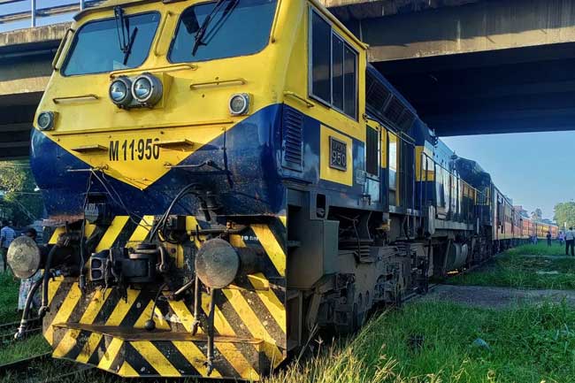 கொழும்பில் தடம்புரண்டது யாழ்தேவி! March 13, 2023  08:16 am