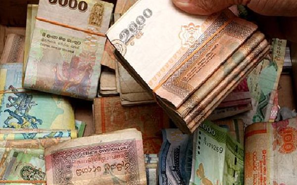 யாழில் சமுர்த்தி உத்தியோகத்தர்  என கூறி பண மோசடி!