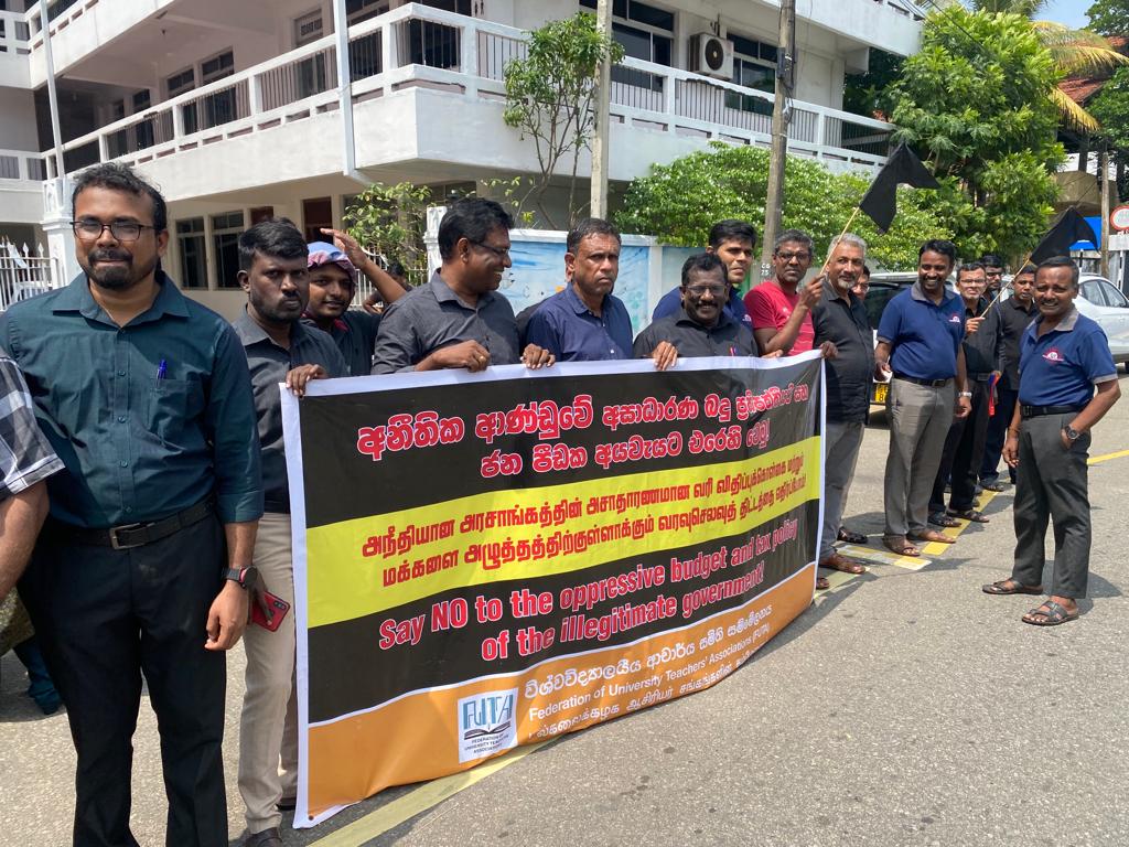 கிழக்கு பல்கலைக்கழக ஆசிரியர் சங்கத்தினால் கவன ஈர்ப்பு போராட்டம்!