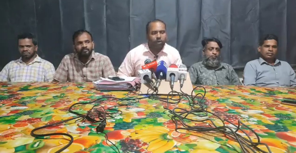 கல்வியை சீரழிக்கும் அதிபரை இடம்மாற்றி, ஊழலுக்கு எதிராக நடவடிக்கை எடுக்க பாடசாலை அபிவிருத்தி குழு முன்னாள் உறுப்பினர்கள் கோரிக்கை!