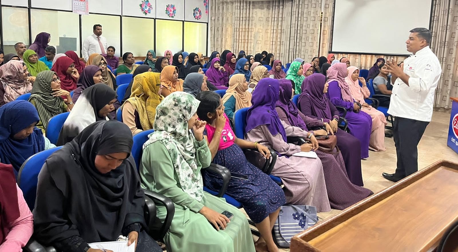 “அவள் தேசத்தின் பெருமைக்குரியவள்” : பெண்களுக்கு சமையல் கலை செயன்முறையும், பிரசவ கூடைகள் வழங்கி வைப்பும் !