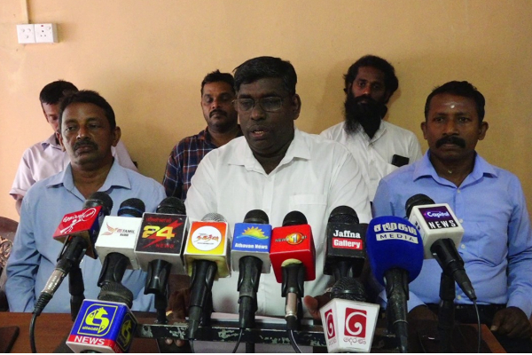 கிளிநொச்சியில் மாணவர்கள் – ஆசிரியர்கள் எதிர்நோக்கும் சிரமங்கள் குறித்து தொழிற்சங்கங்கள் குற்றச்சாட்டு!