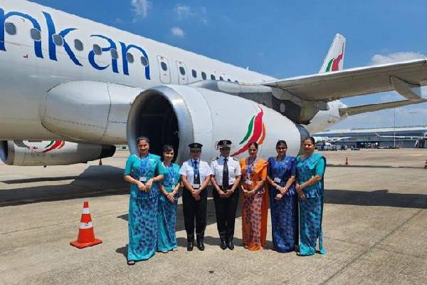 சர்வதேச வான்பரப்பில் பெண் விமானிகளுடன் பறந்த இலங்கை விமானம்