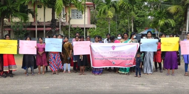 பெண்களுக்கெதிரான வன்முறை மற்றும் பொருளாதார நெருக்கடியிலிருந்து பாதுகாக்க கோரி கவனயீர்ப்பு போராட்டம்