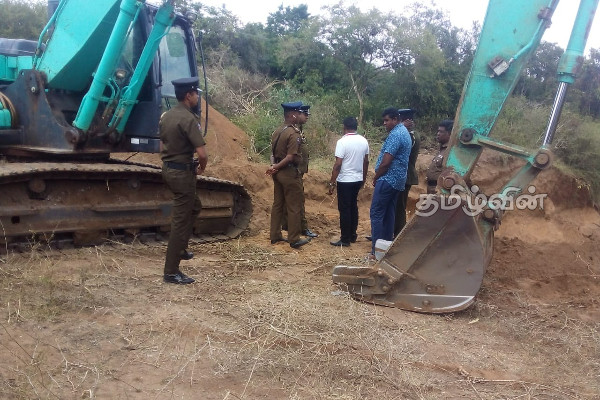 தமிழர் பகுதியில் சட்டவிரோத மணல் அகழ்வில் ஈடுபட்ட பிரதேசசபை உறுப்பினர்