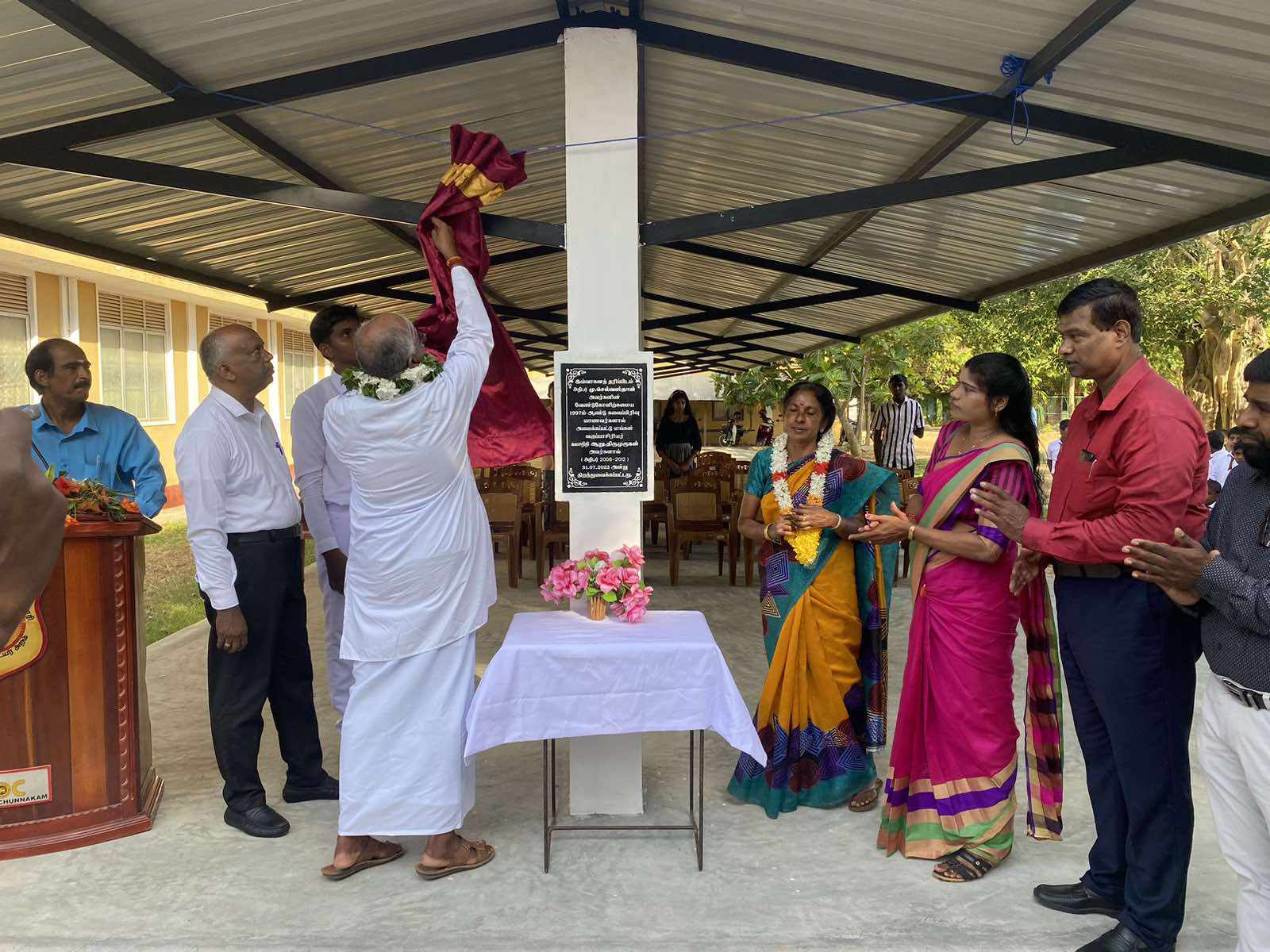 97 உயர்தரக் கலைப்பிரிவு மாணவர்களால் ஸ்கந்தவரோதயவுக்கு சைக்கிள் தரிப்பிடம்!
