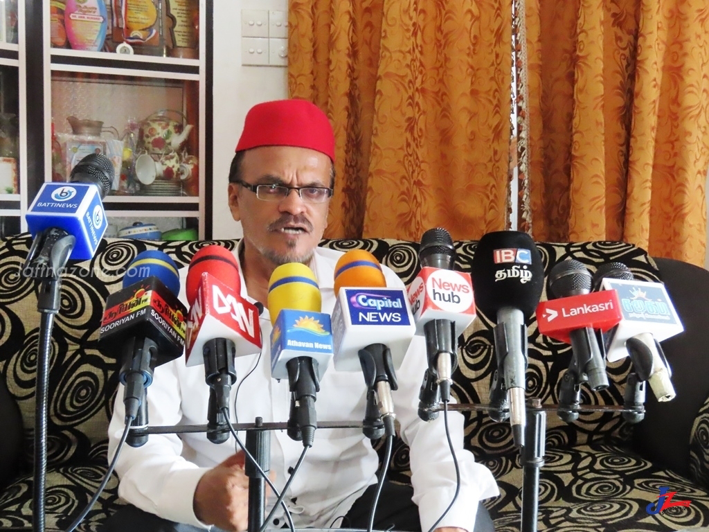 அதிகாரத்தை வைத்திருந்தும் ஒன்றும் செய்யாத ரவூப் ஹக்கீம் இப்போது நீலிக்கண்ணீர் வடிக்கிறார்! ஐக்கிய‌ காங்கிர‌ஸ் சாட்டை