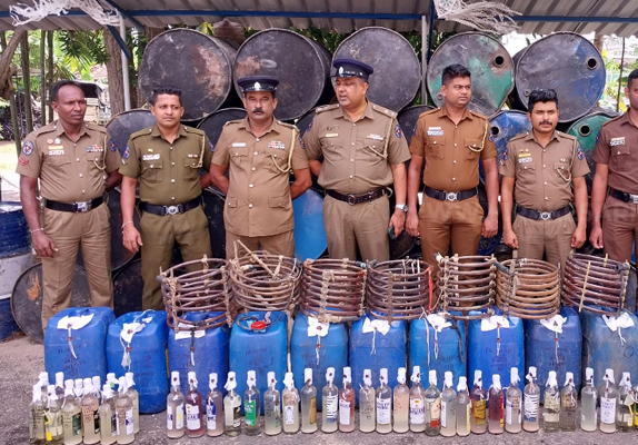 கட்டுநாயக்க ஹினடியன பிரதேச கால்வாயில் பெருந்தெகையான கசிப்பு கைப்பற்றப்பட்டது!