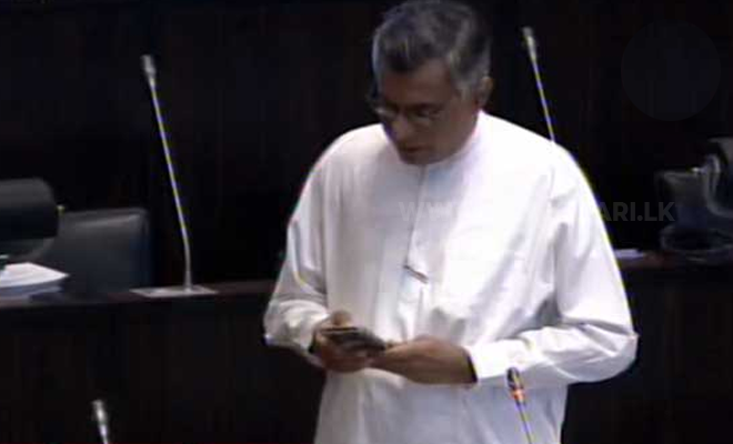 நால்வர் தீர்மானங்களால் நாடு வங்குரோத்தானது! சம்பிக்க ரணவக்க சுட்டிக்காட்டு