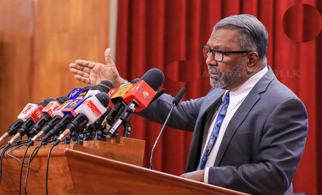 3 சர்வதேச பல்கலைக்கழக கிளைகளை இலங்கையில் அமைப்பது குறித்து பேச்சு!  சுரேன் ராகவன் தெரிவிப்பு