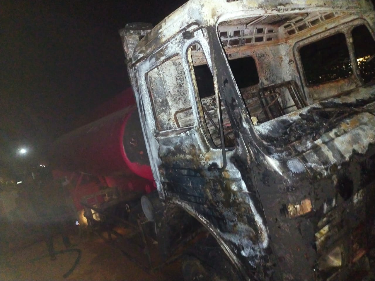 தண்ணீர் பவுஸர் விபத்தில் சிறுவன் உயிரிழப்பு ; பவுஸருக்கு பொதுமக்கள் தீ வைப்பு! – வாழைச்சேனையில் சம்பவம்