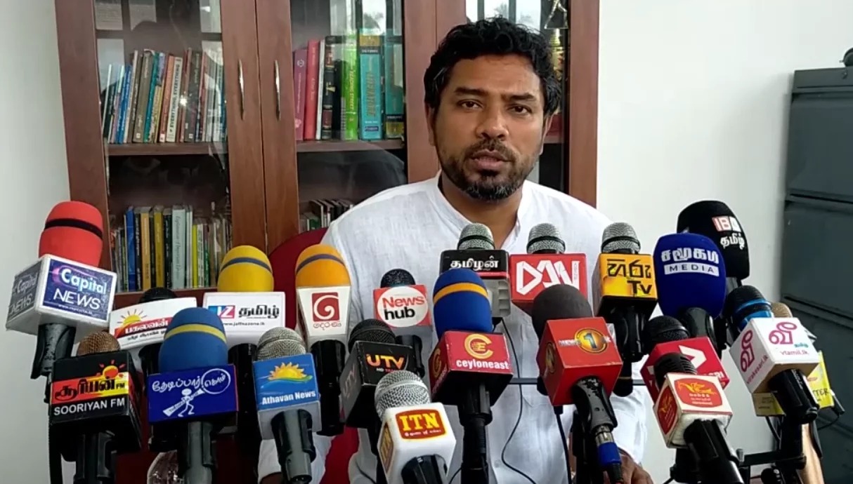 மக்கள் பிரச்சினைக்காக நாங்கள் முன்செல்கின்றதால் செல்வாக்கிழக்கும் அரசியல்வாதிகள் சதிசெய்கிறார்கள்! அக்கரைப்பற்று பெரிய பள்ளிவாசல் தலைவர் காட்டம்