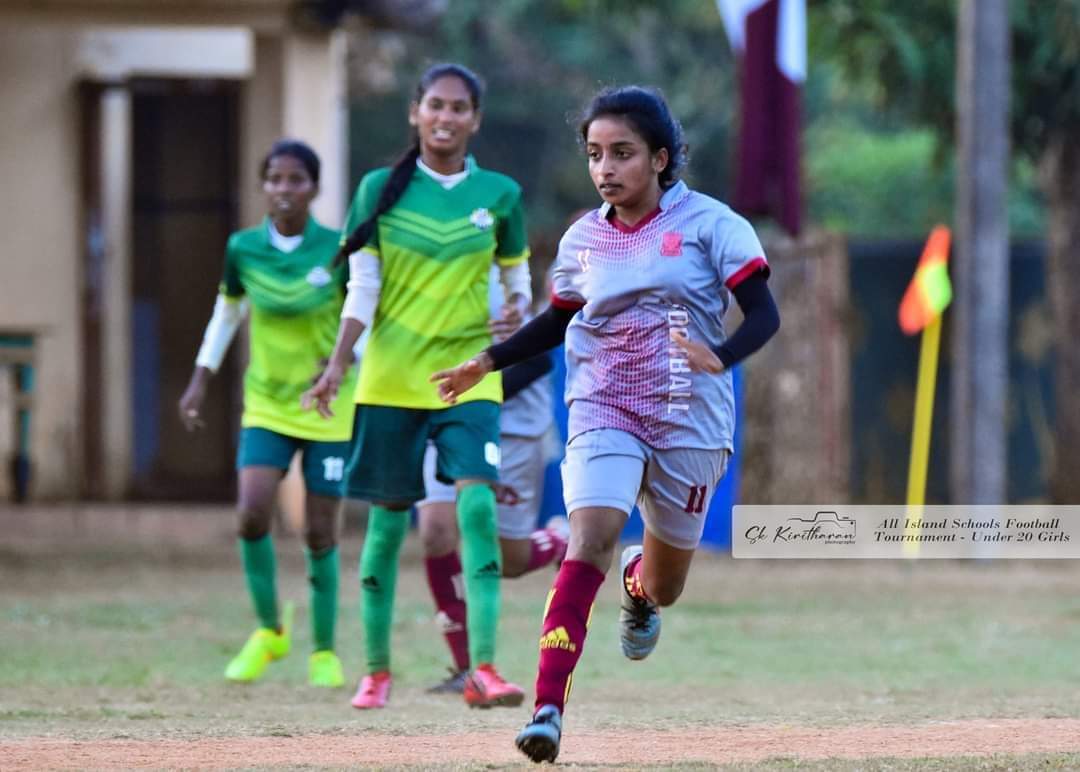 மத்தியஸ்தரின் முடிவால் அரையிறுதி வாய்ப்பினை நூழிலையில் தவறவிட்ட புங்குடுதீவு மத்திய கல்லூரி