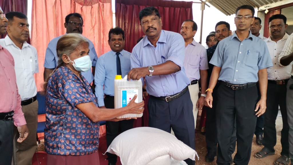 உலர் உணவுப் பொருட்கள் வழங்கி வைப்பு