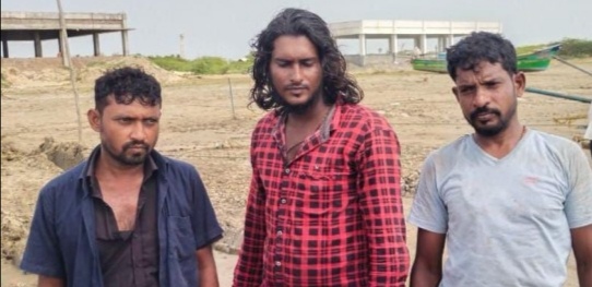 யாழைச் சேர்ந்த மீனவர்கள் தமிழ்நாட்டில் கரையொதுங்கினர்