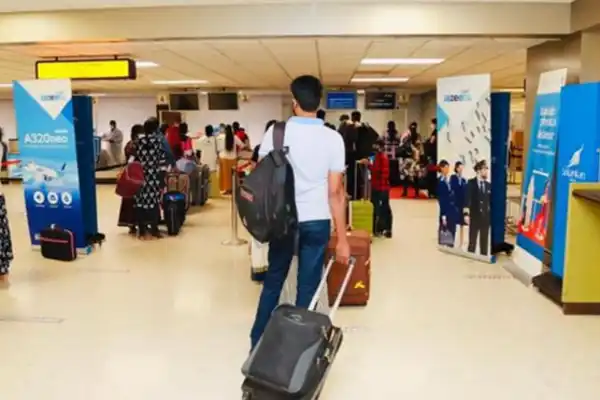 இலங்கையில் ஏற்பட்டுள்ள நெருக்கடி நிலை – வெளிநாடு செல்ல முடியாத நிலையில் இளைஞர்கள்..T