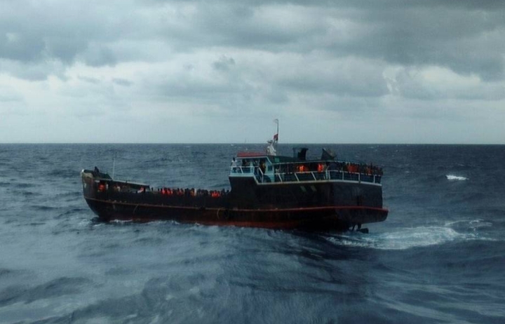 அனலைதீவுக்கு கற்களுடன் சென்ற கப்பல் மூழ்கியது