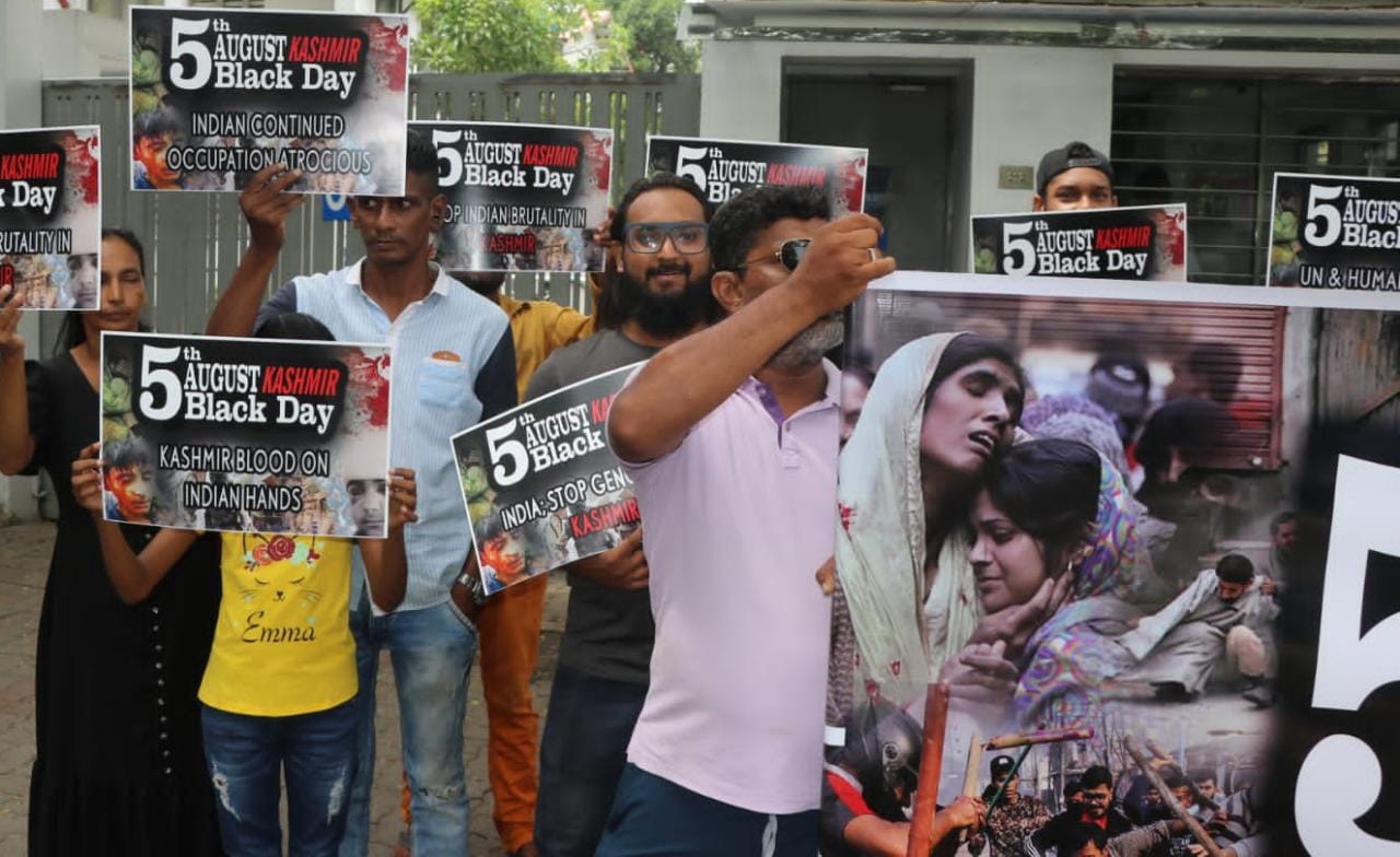 ஐ.நா.காரியாலய முன்றிலில் போராடிய காஷ்மீர் விடுதலைக்கான அமைப்பு!