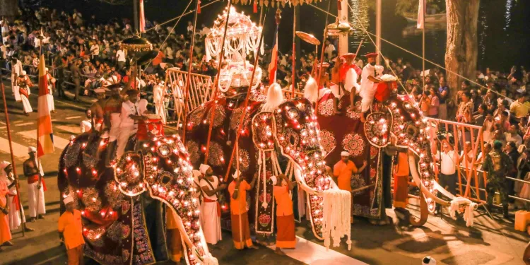 கண்டி ஸ்ரீ தலதா மாளிகையின் எசல பெரஹராவின் இறுதி ரந்தோலி பெரஹரா நிறைவு!