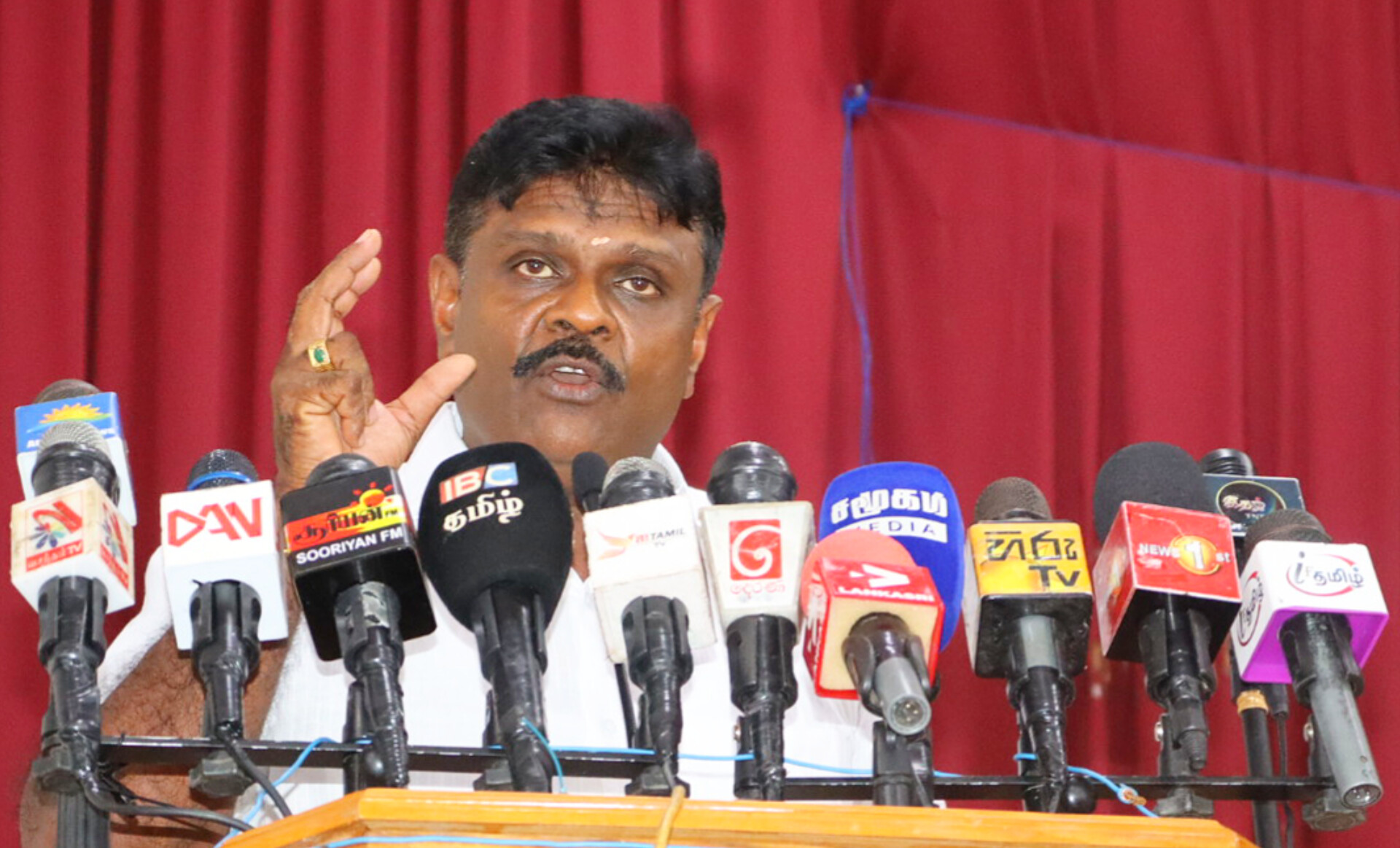 வடக்கு, கிழக்கு மற்றும் மலையகத்தின் தமிழர்களை பிரபாகரன் ஒன்றிணைத்தார்! சாள்ஸ் நிர்மலநான் சுட்டிக்காட்டு