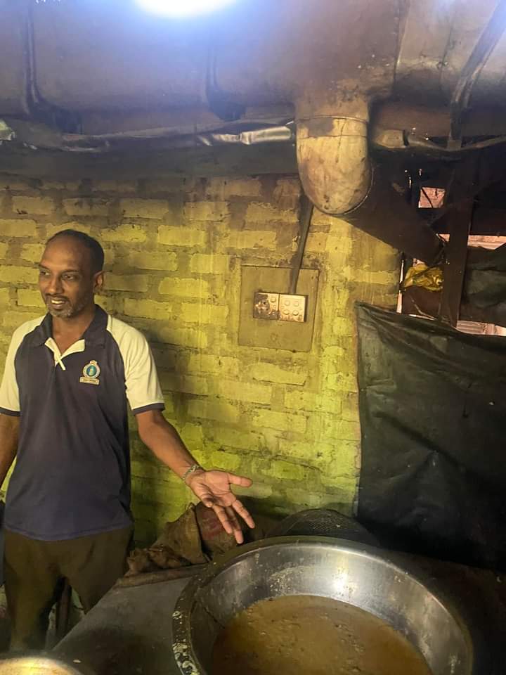 நிந்தவூர் சுகாதார வைத்திய அதிகாரி பிரிவு உணவகங்களில் திடீர் சோதனை