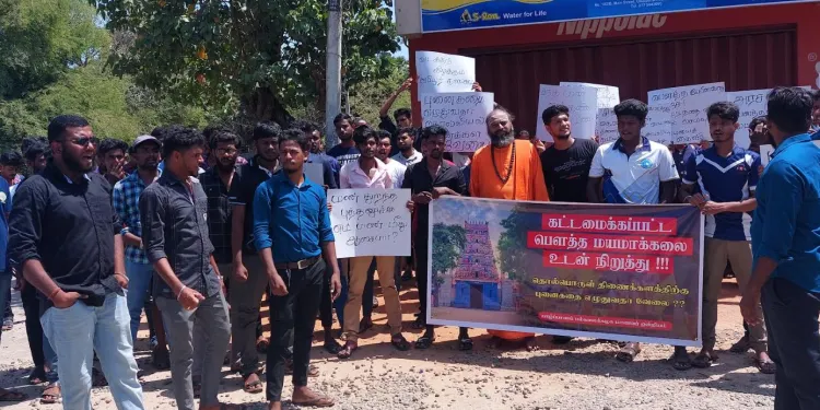 அரச மர விவகாரம்; யாழ் சுழிபுரத்தில் பாரிய போராட்டம்!