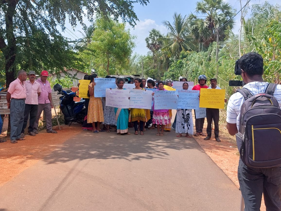 போதைப்பொருள் பாவனையை கட்டுப்படுத்துக வவுனியாவில் சடலத்துடன் ஆர்ப்பாட்டங்கள்!