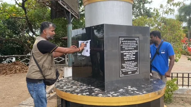 மட்டு. ஊடகவியலாளர் நினைவு தூபியில் ஒட்டப்பட்டுள்ள சுவரொட்டியால் பரபரப்பு!