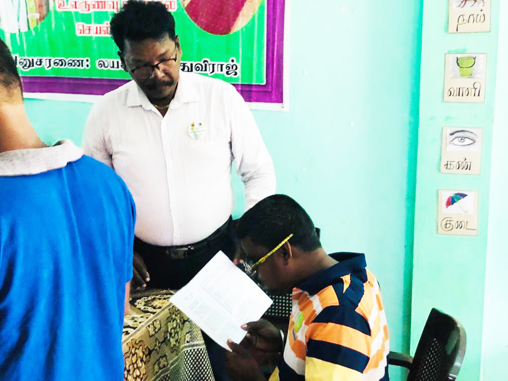 சுன்னாகம், கைதடி லயன்ஸ் கழகங்களினால் கண் பரிசோதனையும் கண்ணாடி வழங்கலும்!