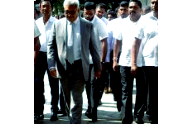 பலத்த பாதுகாப்புடன் கோடீஸ்வர வர்த்தகருக்கு இறுதி அஞ்சலி செலுத்திய கோட்டாபய..T