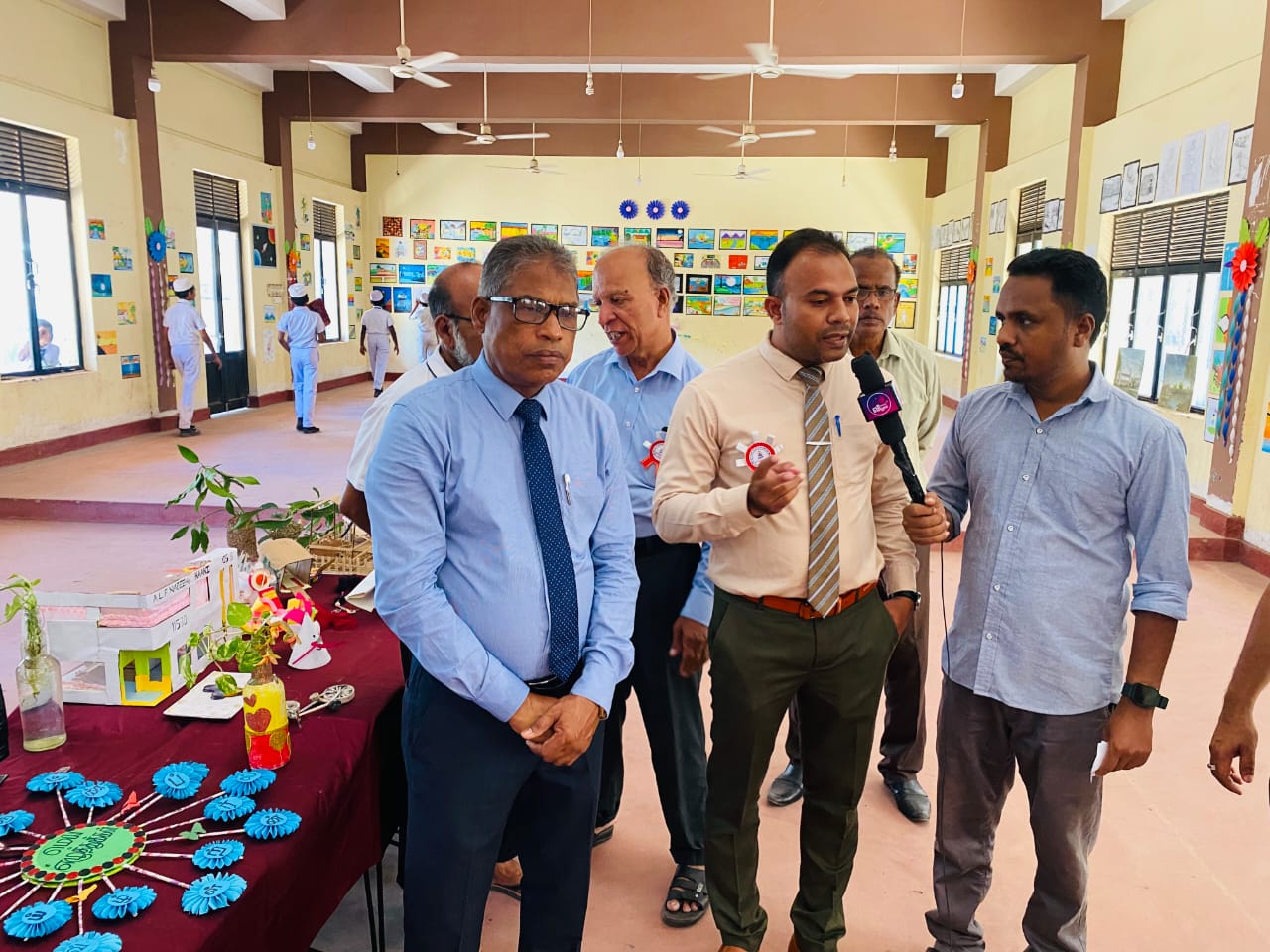 அல்- ஹிலால் வித்தியில் சித்திரக் கண்காட்சி!