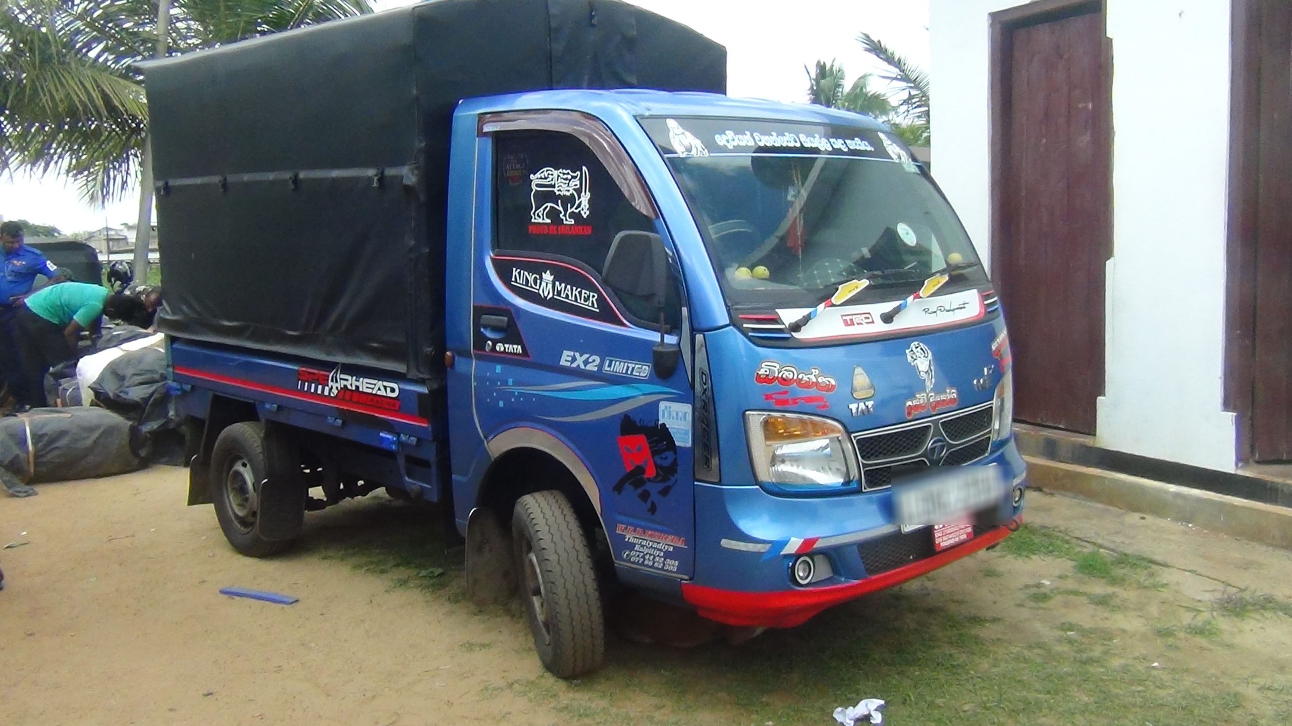 இந்தியாவிலிருந்து சட்டவிரோதமாககொண்டு வரப்பட்ட பீடி இலைகளுடன் இருவர் கைது