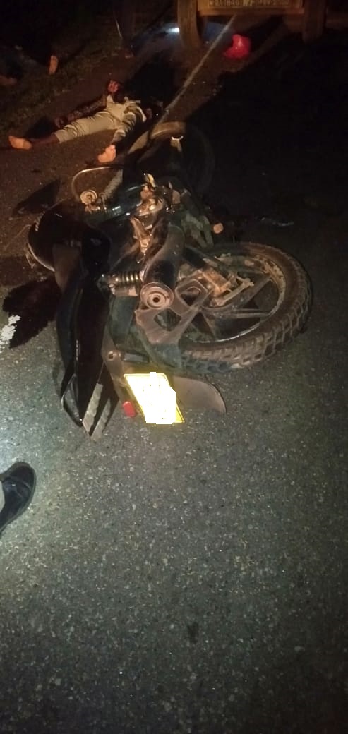 ஒட்டுசுட்டானில் உழவு இயந்திரத்தின் மீது மோட்டார் சைக்கிள் மோதியதில் இரு இளைஞர்கள் பலி : உழவு இயந்திர உரிமையாளர் உட்பட இருவர் கைது