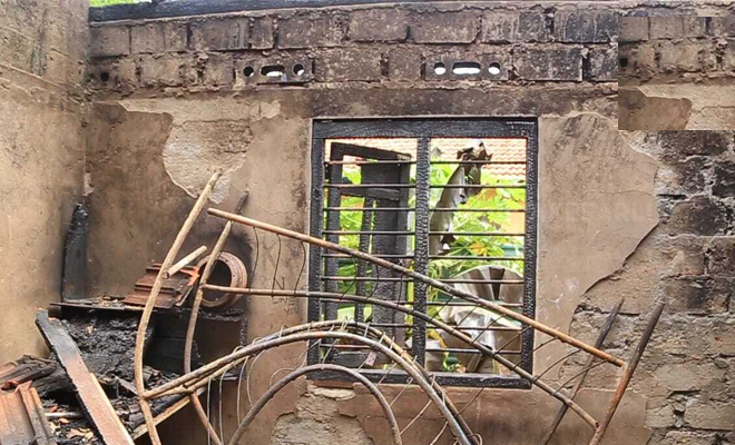 சட்டவிரோத மின்சாரம் : மின் ஒழுக்கால் யாழில் வீடொன்று எரிந்து நாசம்