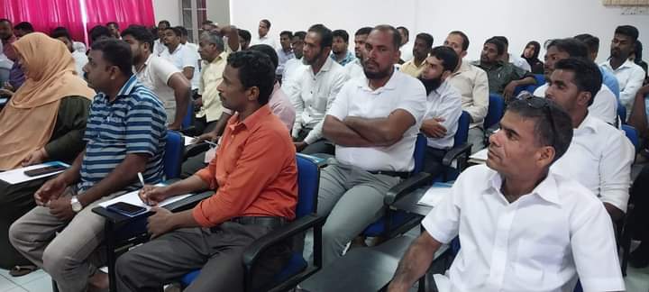 சுகாதார அலுவலக சிற்றூழியர்கள் மற்றும் சாரதிகளுக்கு கல்முனை சேவைகள் பணிமனையில் பயிற்சி கருத்தரங்கு