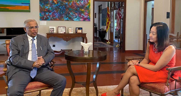 ஜூலி சங்கிற்கும் சுமந்திரனுக்கு இடையில் கலந்துரையாடல் !