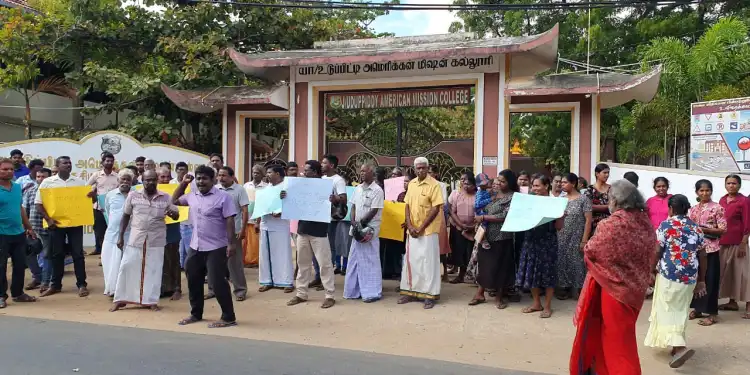 மதுபானசாலையை அகற்றுமாறுகோரி பொதுமக்கள் போராட்டம்!