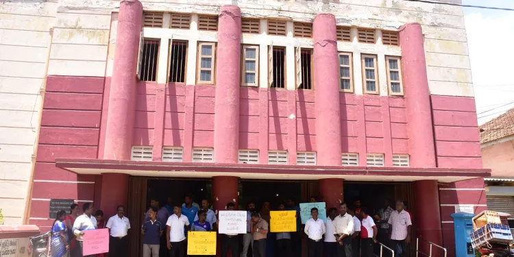 மன்னாரில் அஞ்சல் பணியாளர்கள் போராட்டம்!