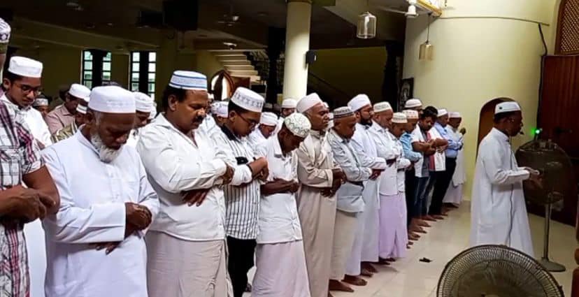 மறைந்த மயோன் முஸ்தபாவுக்கு கல்முனையில் ஜனாஸா தொழுகை