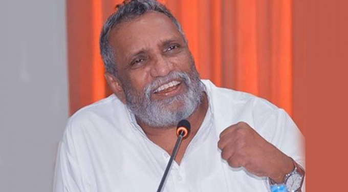 கட்சிகளில் ஜனநாயகம் இல்லை மஹிந்த தேசப்பிரிய சுட்டிக்காட்டு!