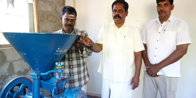 கிளிநொச்சியில் வாழ்வாதார உதவிகள் வழங்கி வைப்பு