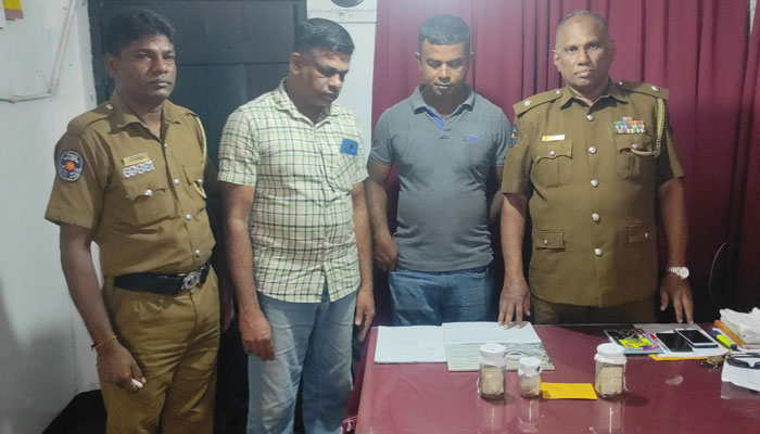 வீட்டுக் கூரையினை உடைத்து காத்தான்குடியில் நகை திருட்டு!  4 இளைஞர்கள் கைது