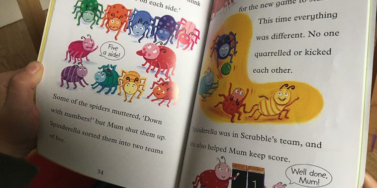 ரூ.23 கோடி மதிப்புள்ள கொக்கெய்ன் போதைப்பொருள்கள் புத்தகங்களில்!