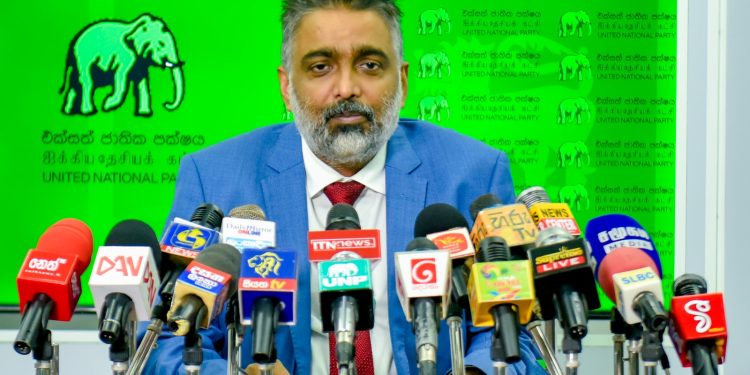 கோட்டாவால் தான்  நாடு சீரழிந்துள்ளது ஆஷூ மாரசிங்க சாட்டை