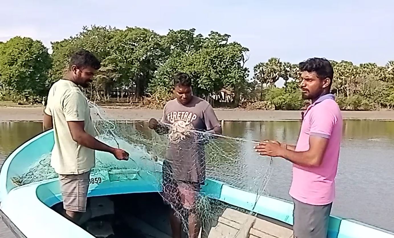சட்ட விரோத மீன்பிடி உள்ளிட்ட செயற்பாடுகளால் வாழ்வாதாரமிழக்கும் தென்னமரவடி கிராம மக்கள்