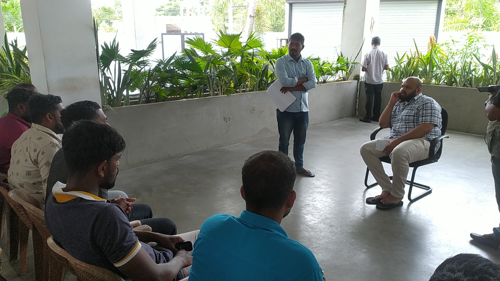 மட்டக்களப்பில் வெளிநாட்டு மோகத்தினால் 100 இற்கும் மேற்பட்ட இளைஞர்கள் நிர்க்கதி! சாணக்கியனிடம் அவர்கள் அடைக்கலம்