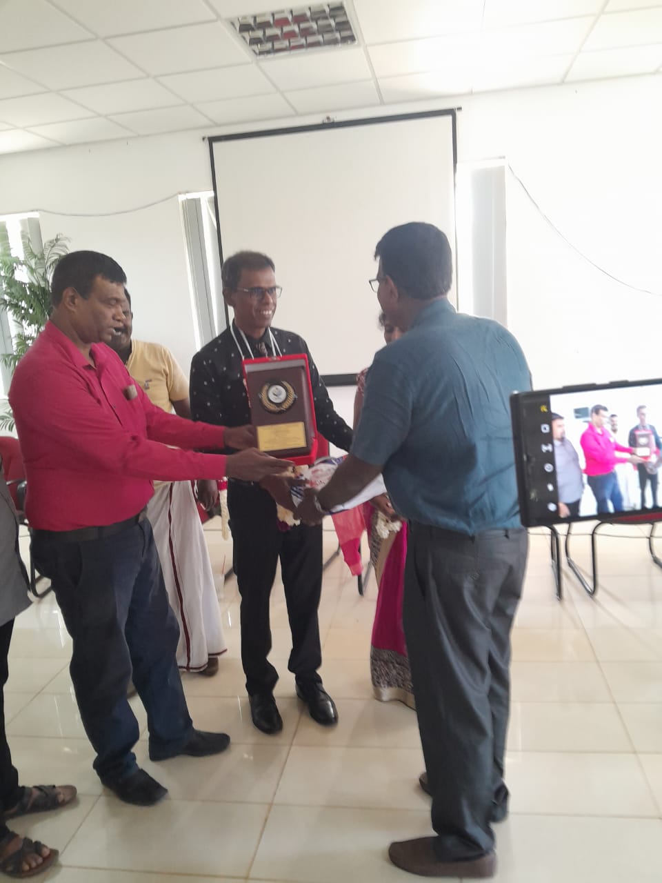 தெல்;லிப்பழை ஆதார வைத்தியசாலை வைத்திய அத்தியட்சகருக்கு கௌரவம்!