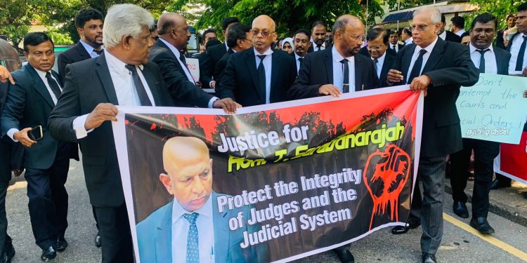 நீதிபதி சரவணராஜாவுக்கு ஆதரவு தெரிவித்து கொழும்பில் ஆர்ப்பாட்டம்!