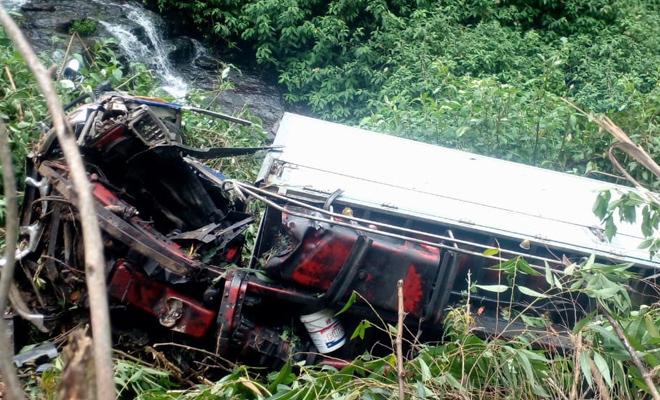 நுவரெலியா – ஹக்கலயில் கனரக வாகனம் குடைசாய்ந்து விபத்து!